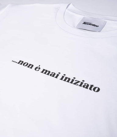 ...NON È MAI INIZIATO T-shirt stampata - Tacchettee